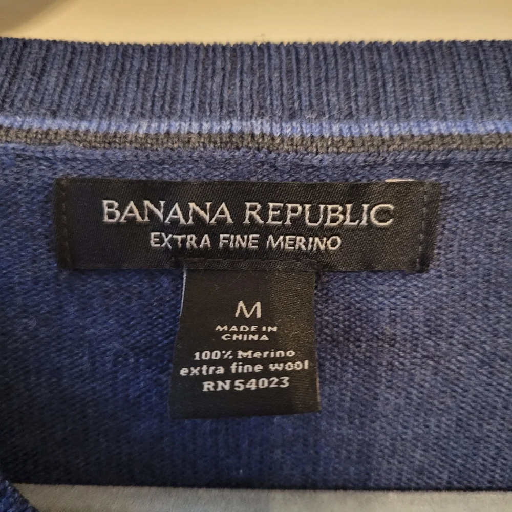 Banana Republic Blue‎ Merino Wool V-Neck Sweater Size Medium